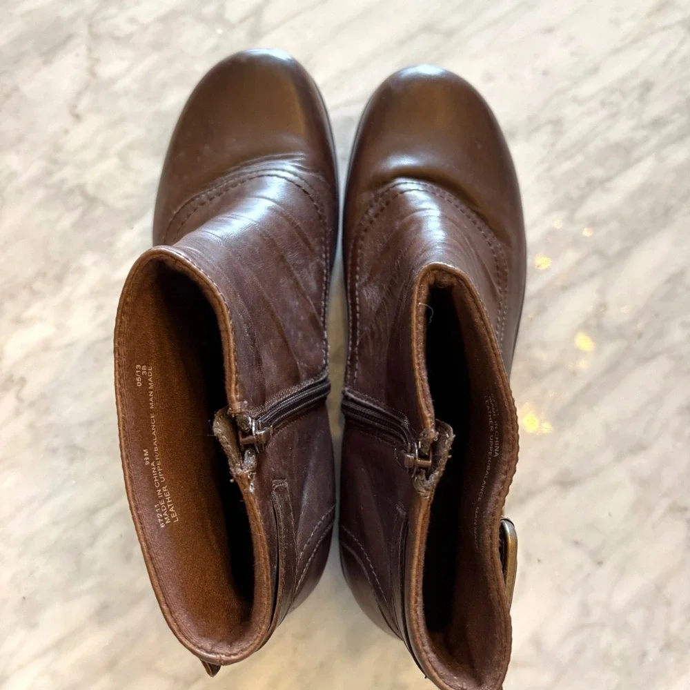 Clarks Brown Leather Ruched Ankle Boots Side Zip Buckle Comfort Womens‎ 9.5 M